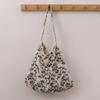 Bolso de lona con estampado floral fresco de Dongdaemun, estilo coreano, para mujer, estilo urbano, combinable, para debajo del brazo, precio unitario, gran capacidad.