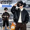 Chaqueta de Invierno de Cuero con Felpa para Niños 2026 Nuevo Estilo Versión Coreana para Niños Fresca Atractiva Ropa de Invierno Abrigo de Cuero PU Engrosado para Bebé