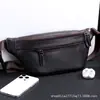 Nova bolsa de peito masculina estilo transfronteiriço 2026, feita de couro de flor integral, pode ser usada como bolsa de cintura ou bolsa transversal, moderna e casual, versátil para o trajeto diário