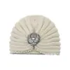 Gorro de Punto de Camelia Europeo y Americano con Pedrería y Perlas, Gorro de Poner, Gorro Turbante, Gorro de Lana Cálido de Otoño e Invierno Transfronterizo