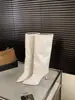 Botas femininas de salto alto fino e perna longa, bico fino, coleção outono/inverno 2026, marrom, com um design estiloso e em camadas