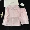 Pijama de Mujer para Primavera y Otoño, Algodón Nube, Rayas Finas Rosas, Cuello de Muñeca, Ribete Azul, Cárdigan, Manga Larga, Pantalones Largos, Conjunto Casual para Casa
