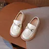 Zapatos de Cuero para Niños 2026 Primavera y Otoño Nuevo Modelo Zapatos Antideslizantes de Rendimiento para Escuela Primaria Suela Suave Niños y Niñas Estilo Británico Zapatos de Una Sola Pieza