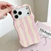 Funda de Teléfono Rayada Minimalista Estilo Ins Japonés y Coreano Adecuada para Apple 16Pm, Funda de Película con Borde Ondulado para iPhone 17 Fresca y Sencilla