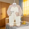 26 Mono de Bebé Estilo Primavera y Otoño, Felpa Suave, Engrosado, Sin Costuras, Bordado de Dibujos Animados 3D, Conjunto de Gateo para Bebé de Manga Larga