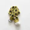 Bufanda de punto a rayas para niños, moderna y linda con pompoms de dibujos animados, un calentador de cuello de invierno elegante y cálido para bebés