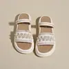 Sandálias de Uso Duplo com Solado Grosso Estilo Étnico Inspirado em Design 2026 Novo Modelo Sapatos de Praia Pai e Filho Sandálias de Uma Tira Sapatos Femininos Atacado