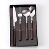 Cubiertos de Acero Inoxidable con Grano de Madera Lijado Cuchillo y Tenedor para Bistec Mango de Plástico Imitación Nogal Cuchara Juego de Cuatro Piezas Estilo Occidental Retro