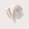 Gorro Branco Baggy de Pelúcia Fufu Quente para Mulheres, Chapéu Turbante Pequeno Moda Outono e Inverno Fofo para Proteger as Orelhas e Afinar o Rosto para Mulheres