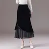 Falda midi de terciopelo negra entallada de cola de pez para mujer, nueva moda otoño 2026 diseño de retazos de malla