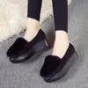 Zapatos difusos para mujer, estilo nuevo 2026, de suela suave, planos, forrados de felpa, cómodos y cálidos para usar al aire libre, zapatos de algodón engrosados para otoño e invierno