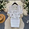 Conjunto de duas peças branco de tricô estilo casual para mulheres, cardigã de manga curta de verão, vestido tipo regata de cintura alta, look elegante