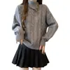 Nuevo suéter de punto trenzado para otoño e invierno, de cuello alto, que se ajusta a los hombros, usado como capa exterior, con un ajuste asimétrico y holgado, diseño versátil y un elegante top de punto