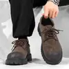 Sapatos de couro com biqueira larga transfronteiriços, botas Martin pretas desgastadas de cano baixo para homens, sapatos de workwear britânicos, com sola grossa, que aumentam a altura, biqueira virada para cima, casuais