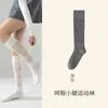 Meias de Compressão para Panturrilha Esportivas, Estilo Fino de Verão, Profissional para Badminton, Fitness, Corrida, Pular Corda, Meias de Tênis Longas Cinzas para Exterior
