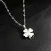 Novo Colar de Trevo de Quatro Folhas Coração Erva Sorte Exquisito Luxo Leve Personalidade de Alto Padrão Versátil Design de Nicho Corrente de Clavícula