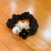 Scrunchie de Tecido com Pérolas Feito à Mão com Design Gracioso, Elástico de Alta Elasticidade para Rabo de Cavalo, Acessório de Cabelo para Mulheres