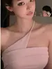 Top Bandeau Rosa de Lujo Ligero de un Solo Hombro para Mujer Verano 2026 Estilo Suave Huesos de la Clavícula Expuestos Cintura Adelgazante Chaleco Elegante