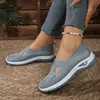 Temu Calçados Casuais Confortáveis da Moda Tamanho Grande com Malha Respirável Fly-Knit Vazada Calçados de Comércio Exterior Transfronteiriços Slip-On Calçados para Mãe