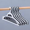 Percha de plástico engrosada para ropa seca y húmeda, de doble uso, para probadores de ropa, fabricantes de percheros, exportación al por mayor, para colgar ropa.