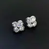 Pendientes de Trébol de Cuatro Hojas de la Suerte Incrustados con Diamantes de Lujo Ligero, de Alta Gama, Elegantes, Versátiles, Pendientes de Flor de Cuatro Hojas de Nicho para Mujeres