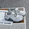 Zapatos Deportivos de Verano para Niñas 2026 Nuevos Zapatos para Niños Malla Simple Zapatos de Papá Resistentes al Desgaste Antideslizantes Suela Suave Zapatos de Malla para Niños Medianos y Grandes