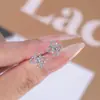 Aretes de Plata Pura S925 con Diamante Brillante y Flor Personalizada para Mujer, Estilo Nuevo de Commuter Elegante y Versátil