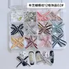 Decoraciones para Uñas con Lazos de Tela Mixta de 12 Compartimentos, Exquisitos Lazos de Cinta, Caja de Decoraciones con Pedrería para Uñas Cruzada con Perlas