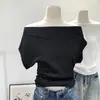 Camiseta Feminina de Manga Curta com Gola Ruffle de Um Ombro, Foto Real da Coleção Primavera/Verão 2026, Novo Estilo Curto com Ajuste na Cintura e Design Franzido, Elegante e na Moda
