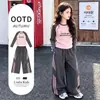 Conjunto de roupas esportivas de primavera e outono para meninas 2026 novo estilo coreano bloco de cores moletom de manga longa e calça de perna larga conjunto de duas peças casual moderno