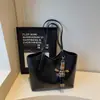Bolsa Retrô de Grande Capacidade para Mulheres Inverno 2025 Nova Casual para o Dia a Dia Bolsa de Ombro Textura Simples de Nicho Bolsa Tote
