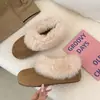 Zapatos peludos para mujer para exteriores, nuevo estilo retro de media pantufla de punta cerrada, acolchados de algodón, forrados de felpa, pantuflas de invierno 2026 de suela plana