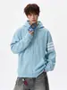 Sudadera con capucha de punto gofre estilo americano con tres rayas y bloques de color, creando un look relajado y casual, perfecta para otoño y como atuendo de pareja.
