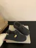 Sandálias Birkenstock femininas com plataforma para aumentar a altura, novo modelo da temporada de inverno 2025, quentes e felpudas, sandálias Birkenstock fofas e originais