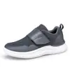 Sapatos de caminhada alargados para idosos Malha voadora de verão Sapatos de cura simples leves e elegantes Sapatos da moda para mães Sapatos para idosos