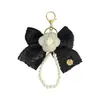Nuevo Creativo Pequeño Camelia Fragante Llavero para Coche Moda Cadena de Cuentas Borde de Diamante Flor Colgante Decoración de Bolso Venta al por Mayor