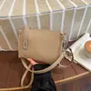 Bolso cuadrado pequeño transfronterizo moderno y elegante para mujer, nuevo modelo de verano 2026, bolso de hombro chic de color liso, bolso cruzado para el día a día