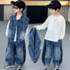 Conjunto de Ropa para Niños Niños, Estilo Coreano Otoño, Ropa Elegante de Pequeño Caballero, Nuevo Modelo 2026, Conjunto de Tres Piezas Chaleco de Mezclilla para Bebé