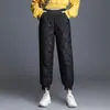 Pantalones de Algodón Plumón Ropa Exterior para Mujer 2025 Invierno Nuevos Pantalones Gruesos Cálidos Adelgazantes Pantalones Inclinados Cintura Alta Sueltos Casuales