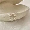 Novedoso Estilo Aretes Apilados con Diamantes Acabado Perla de Luz de Luna de Cristal Aretes de Flor de Perla Apilados con Diamantes Súper Brillantes
