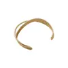 Pulseira Anel Mobius Minimalista Fosco Tiliani Joia de Mão Feminina Dourada Pulseira de Celebridade Cyber Luxo Leve Nicho
