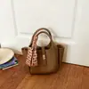 Bolso de mano tipo cubo de diseño nicho estilo coreano transfronterizo, patrón de lichi simple para mujer, color sólido, lindo y moderno, bolso cruzado