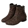 Botas Curtas Estilo Coreano para Mulheres Outono e Inverno 2025 Novas Botas Retrô de Camurça para Mulheres Super Quentes Botas Slim com Estampa de Leopardo Botas Pequenas para Tornozelo