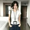 Elegante y sofisticada camiseta gris de manga corta con cuello henley para mujer, ajuste slim para verano, top de punto con cuello semiabierto
