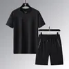 Conjunto Esportivo Masculino 2026 Verão Novo Estilo Camiseta de Seda Gelada de Manga Curta Roupa de Verão Jovem Shorts Esportivos Casuais Respirável Masculino