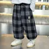 Pantalones de cuadros para niño primavera y otoño 2025 estilo nuevo pantalones para niño bebé niño pequeño niños pantalones tipo linterna puño elástico pantalones largos estilo coreano