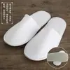 Cepillos de Dientes y Pasta de Dientes Desechables para Hotel, Kits Dentales Desechables, Juegos de Artículos de Tocador para Hotel y Casa de Huéspedes, Pantuflas, Peines