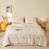 Novo edredom A-class para primavera e outono, lavável, padrão floral pequeno estilo INS com acabamento de renda pequena, roupa de cama quente, disponível para envio direto