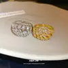 Anillo Geométrico Hueco Abierto Electrochapado en Oro Real de 18 Quilates con Circonita, Anillo Simple y Moderno para el Dedo Índice, Joyería de Lujo Ligero y de Alta Gama