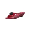 Zapatillas de tacón de cuña pequeño de charol color mora 2026 Sandalias de cuero genuino de punta redonda y abierta de tacón medio para mujer